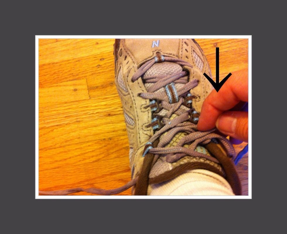 How to tie shoelaces with one hand B+C Guides