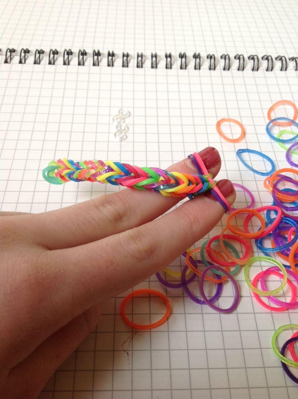 How To Use Your Fingers To Make A Rainbow Loom Bracelet B C Guides