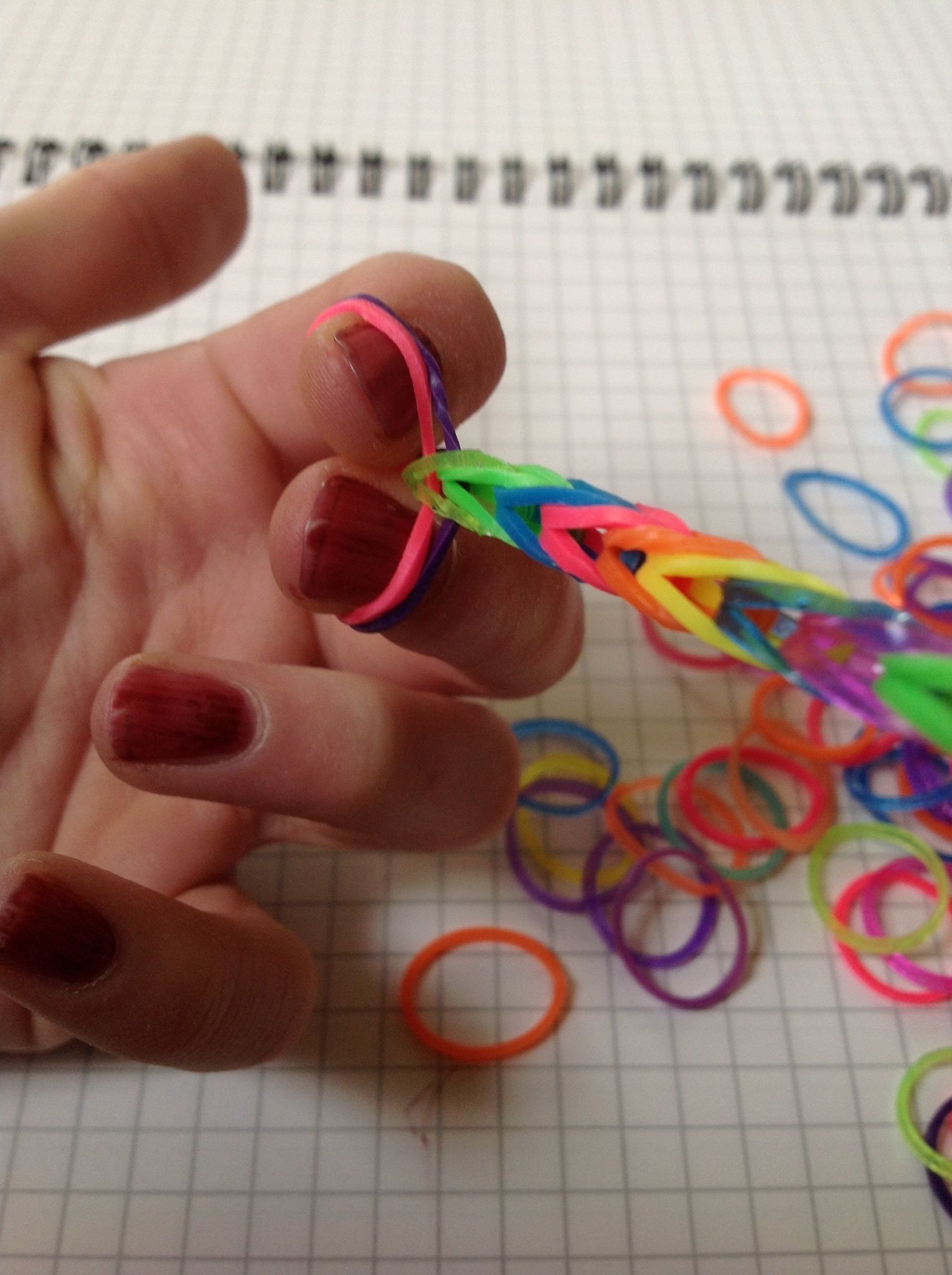 rainbow loom bracelets with fingers