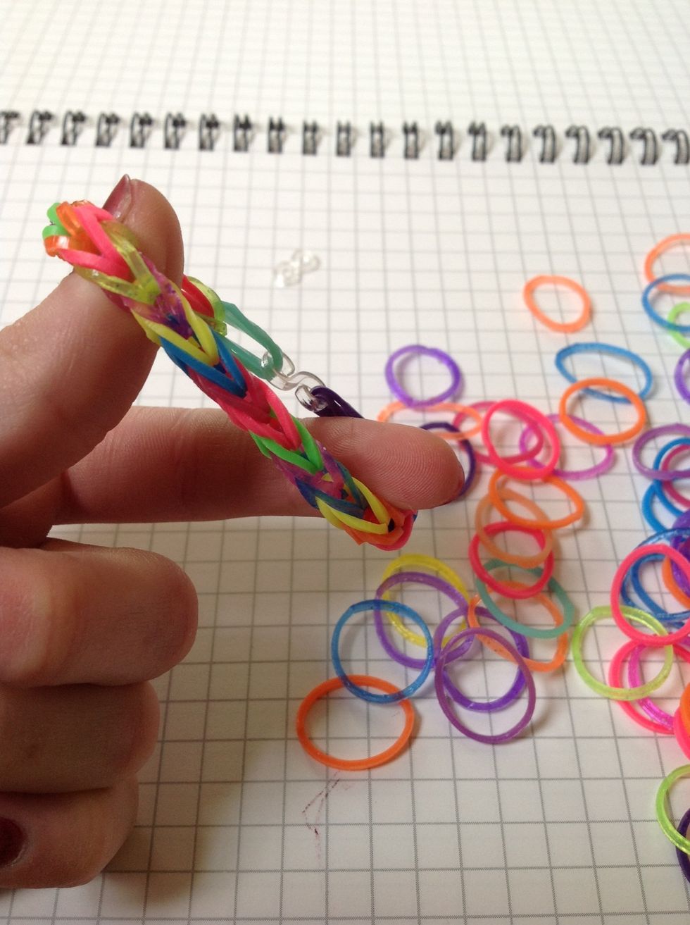 How to use your fingers to make a rainbow loom bracelet B+C Guides