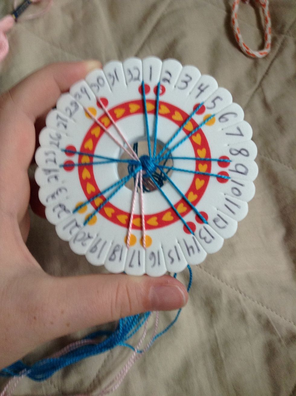 How to make a diamond/z friendship bracelet on a wheel 💎 B+C Guides