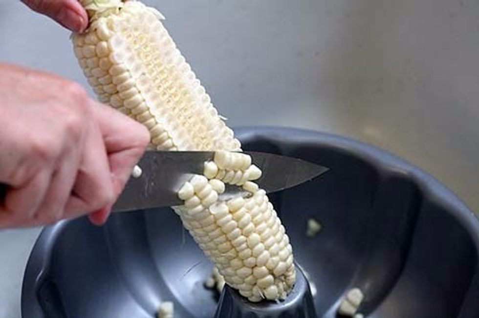 How to remove corn from the cob with ease! B+C Guides