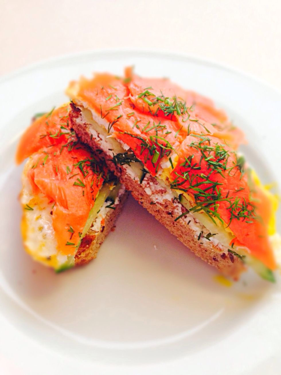 How to make easy breakfasts sandwich with smoked salmon