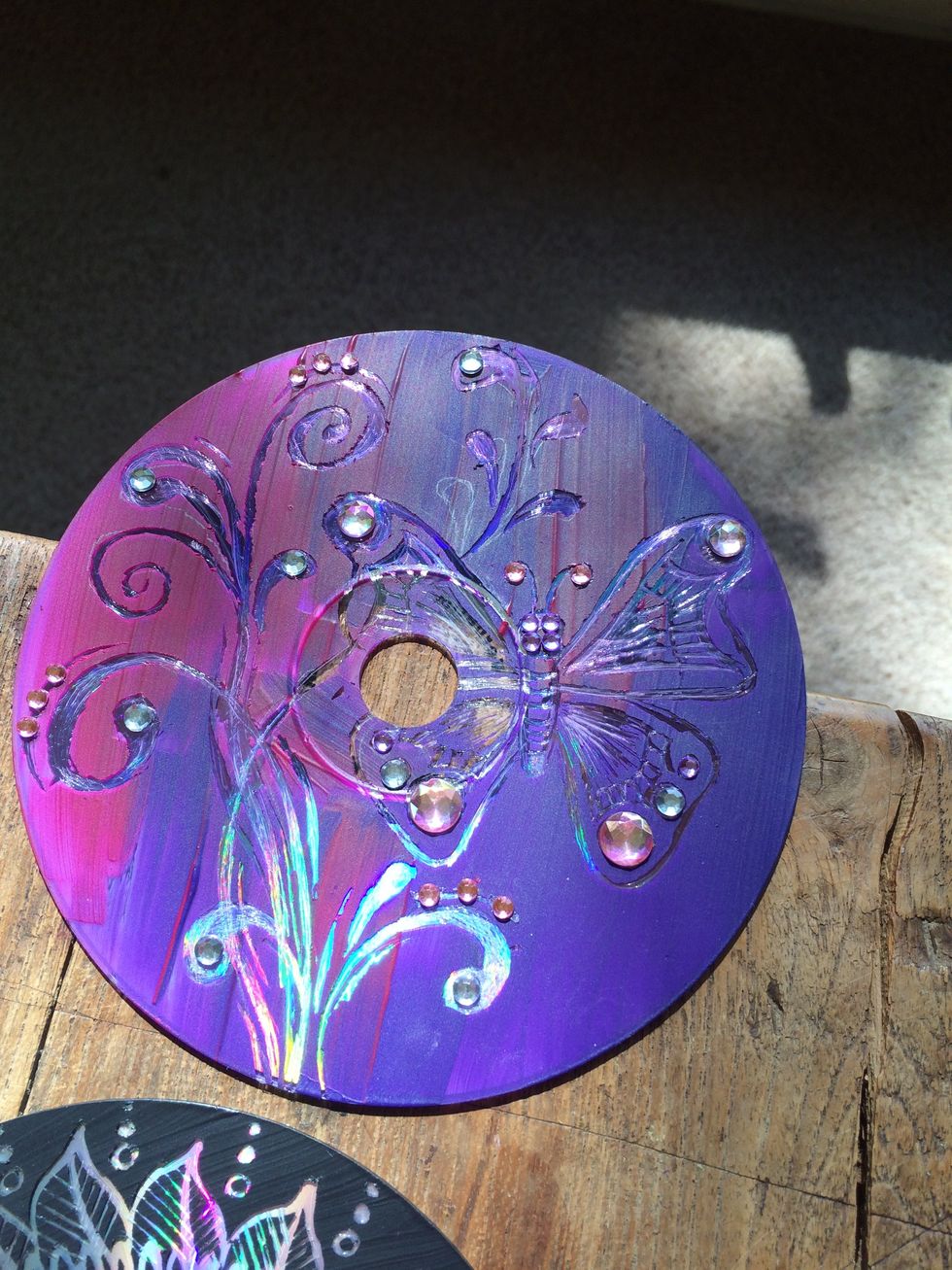 How to decorate and reuse old cds B+C Guides