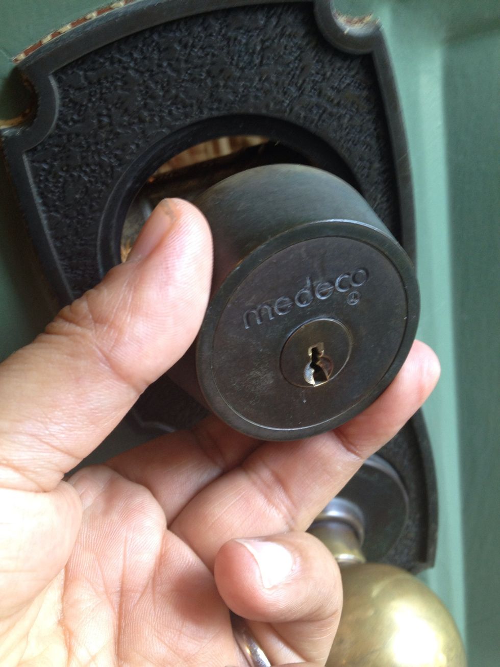 How to remove a medeco deadbolt - B+C Guides - How To Open A Deadbolt Lock With A Screwdriver