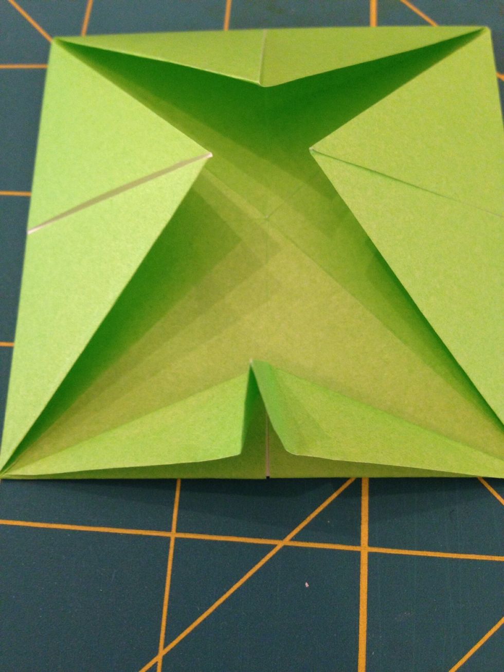 How to make an origami ornament for christmas - B+C Guides