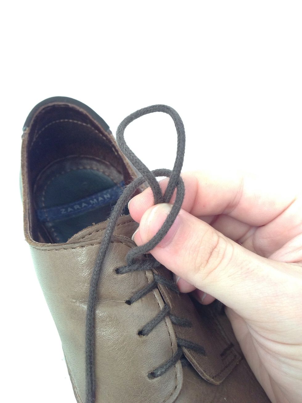 How to tie your shoes (so they never come untied) - B+C Guides
