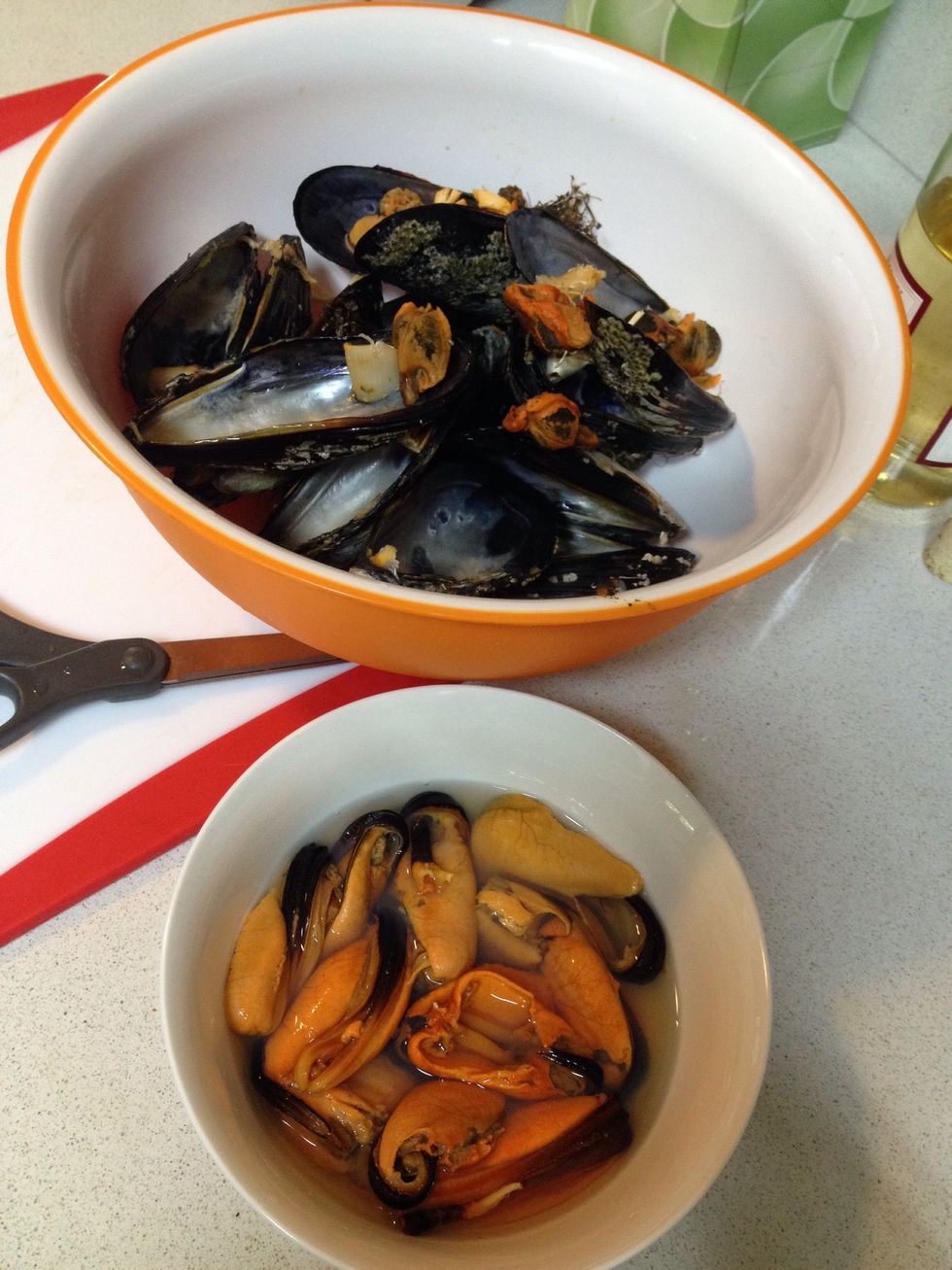 How to prepare and cook wild mussels B+C Guides