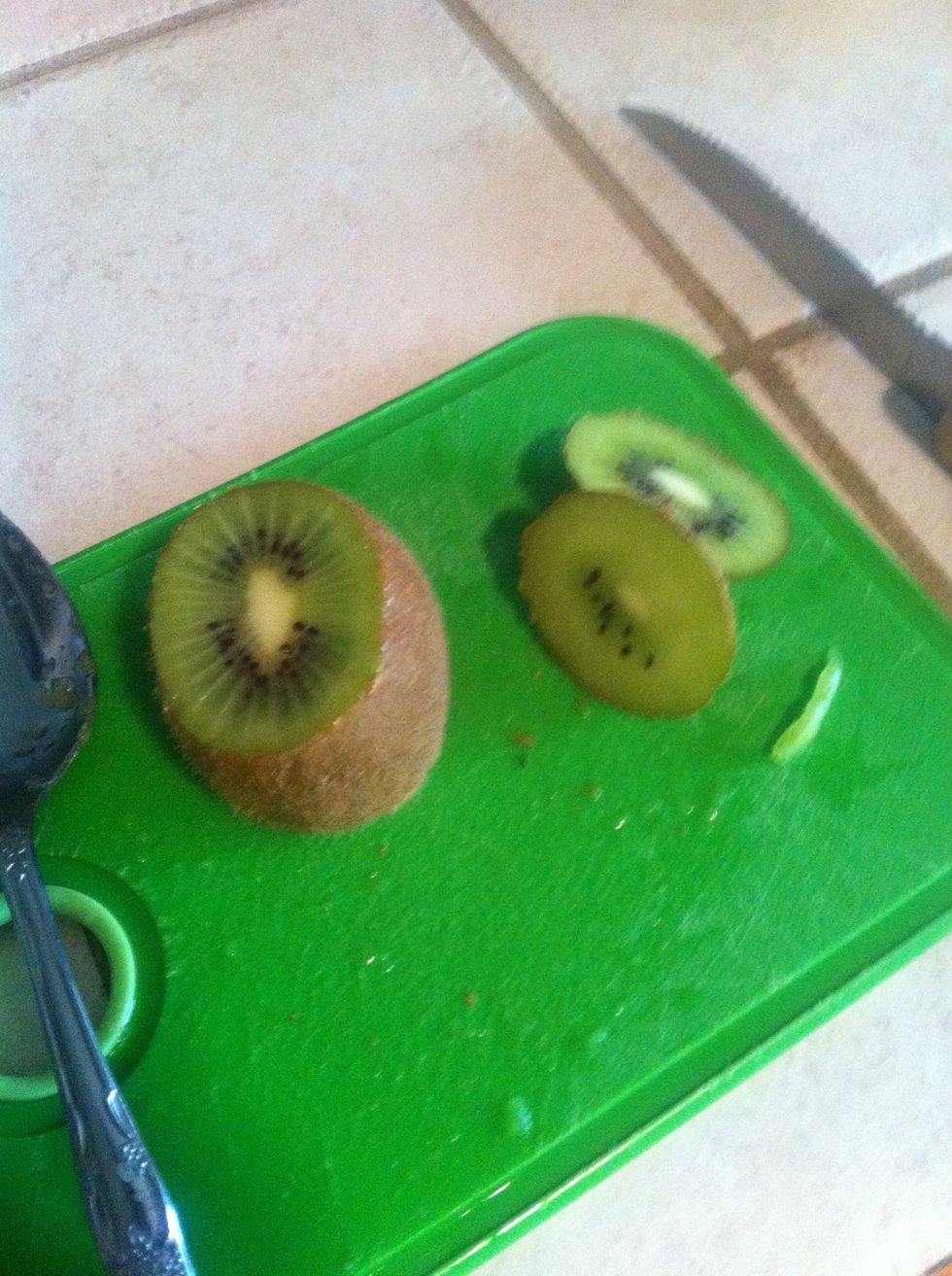 How to peel a kiwi B+C Guides