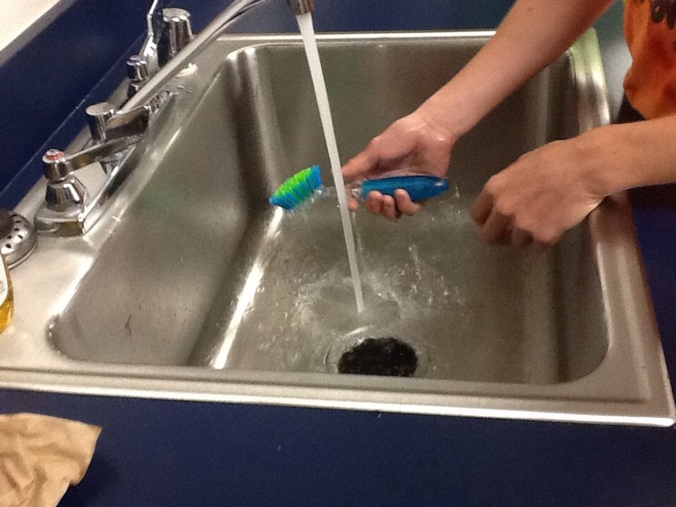 How to wash dishes B+C Guides