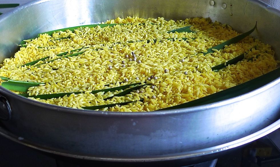 How to cook yellow glutinous rice (nasi kunyit) B+C Guides
