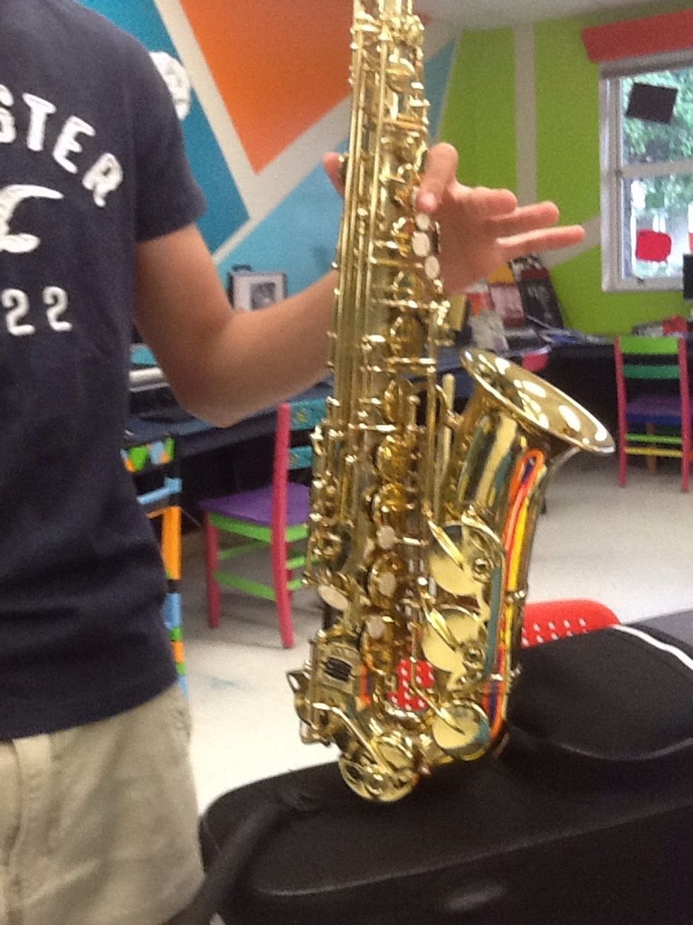 How to play a concert bb major scale on an alto sax B+C Guides