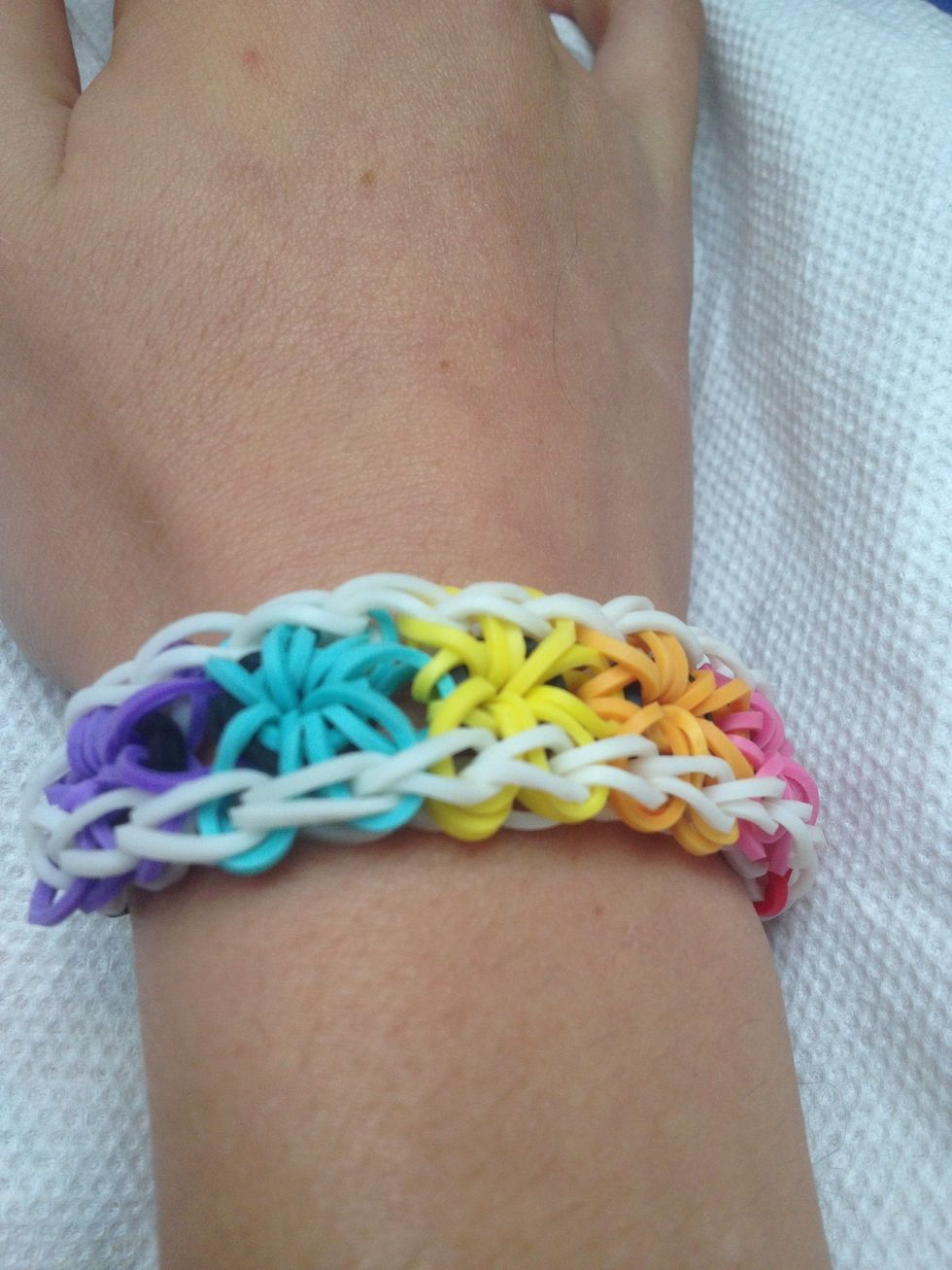 How to make a rainbow loom starburst bracelet - B+C Guides