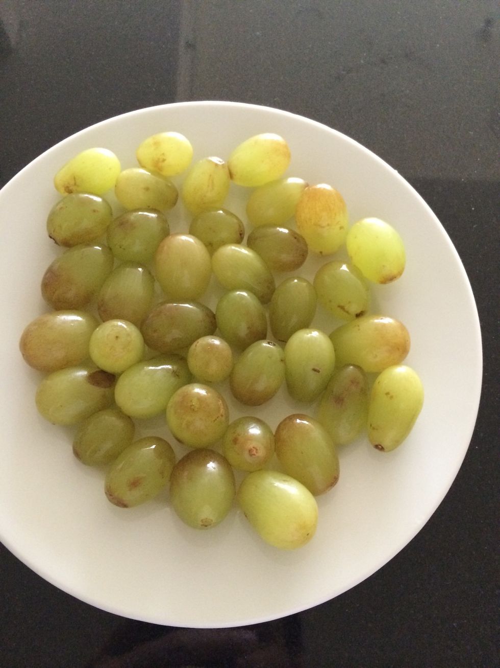 How to cut grapes in halves, quickly B+C Guides