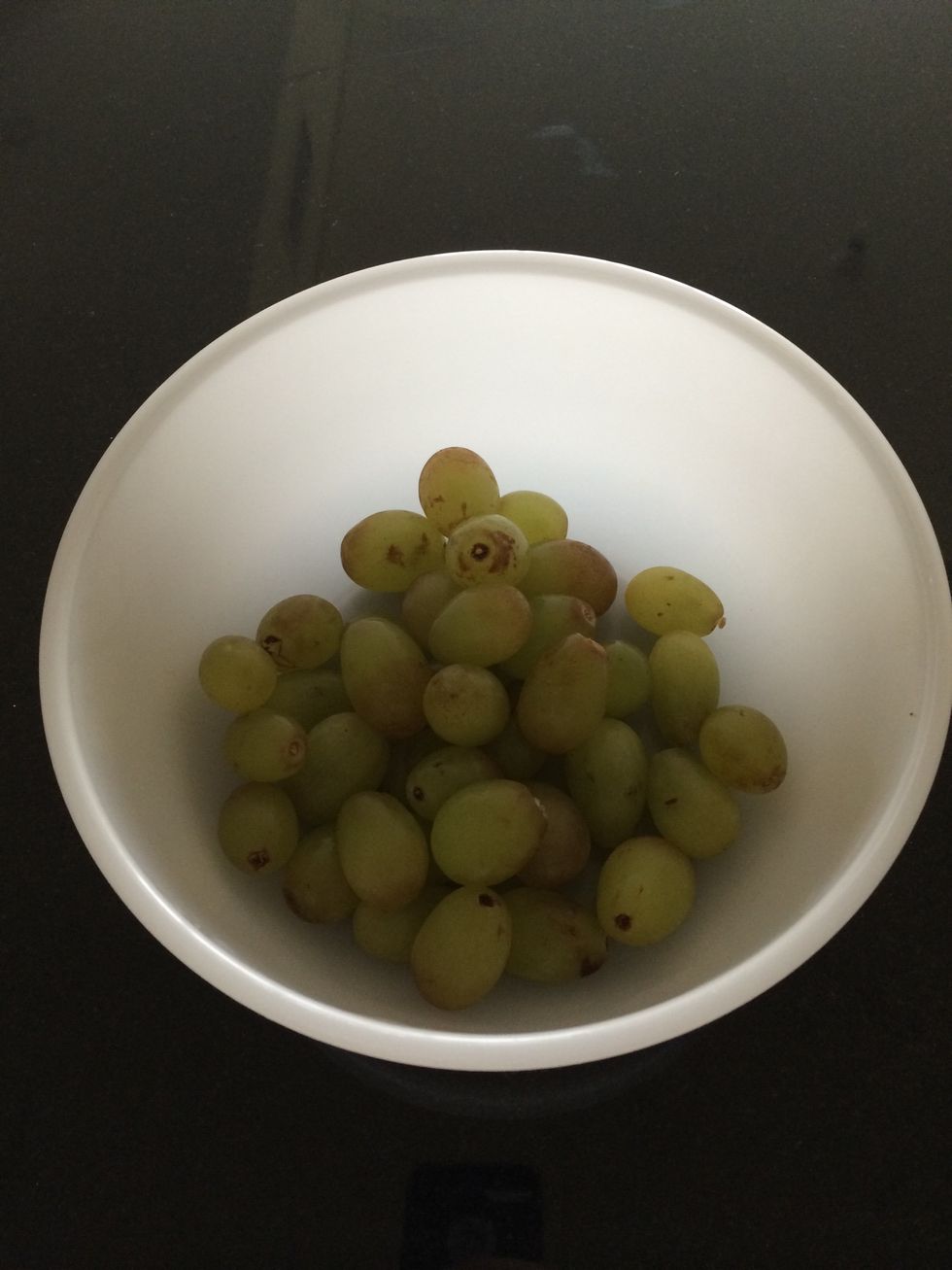 How to cut grapes in halves, quickly B+C Guides