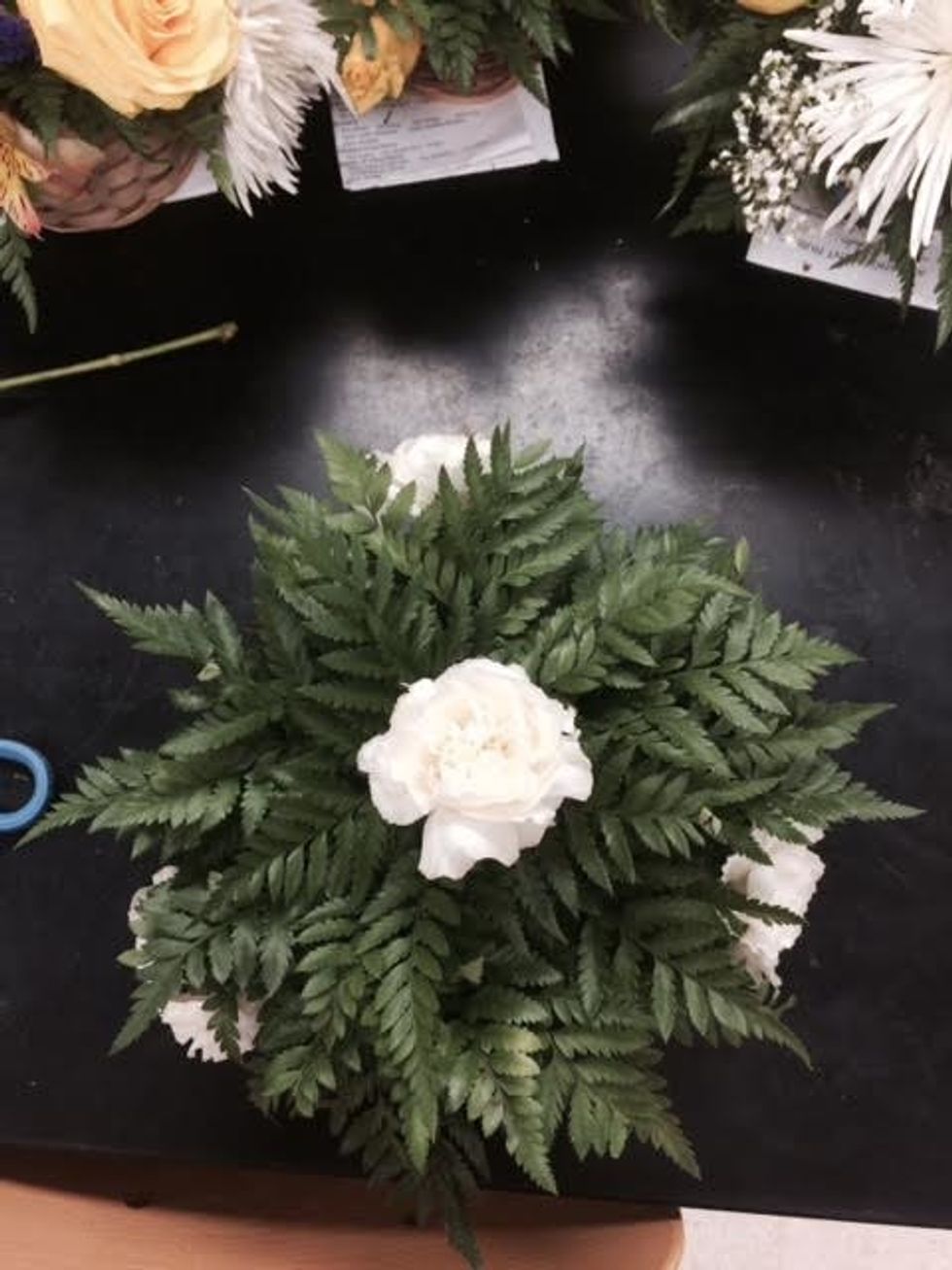How to create a round flower arrangement B+C Guides