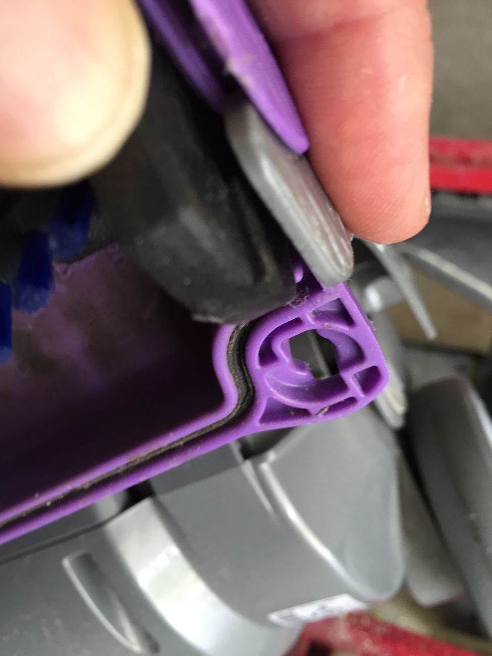 How to replace a dyson beater bar B+C Guides