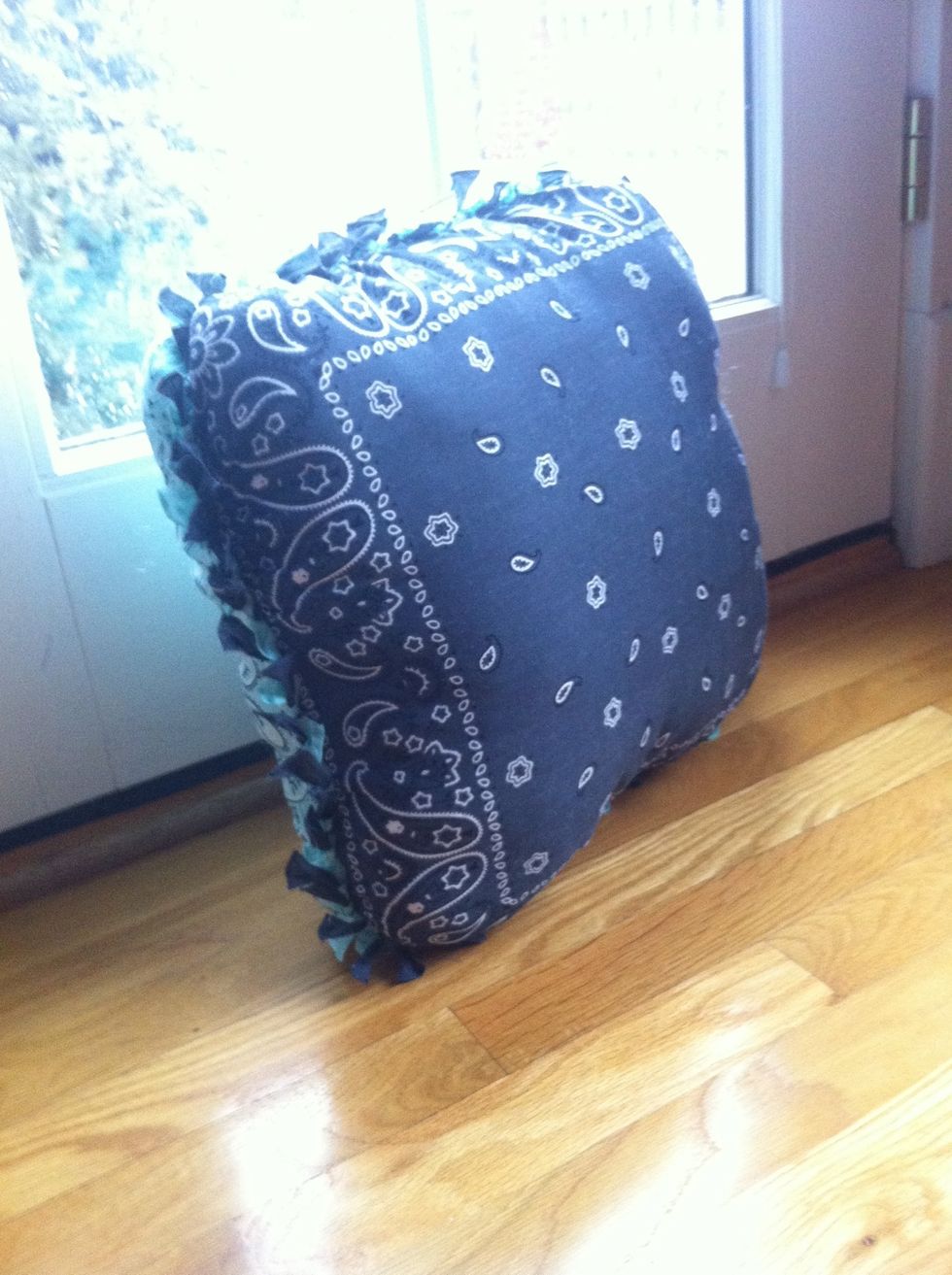 How to make easy nosew bandana pillows💠 B+C Guides