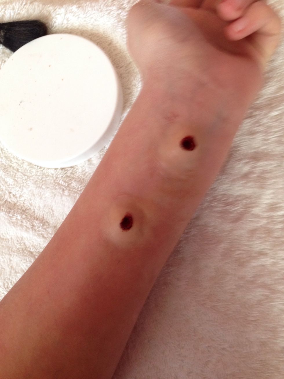 How to make a vampire bite B+C Guides