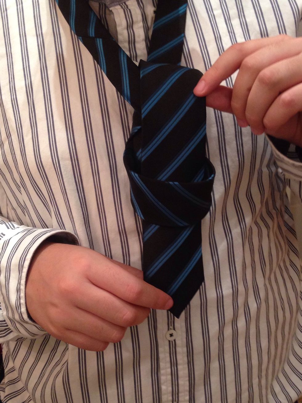 How to tie a four in hand tie - B+C Guides