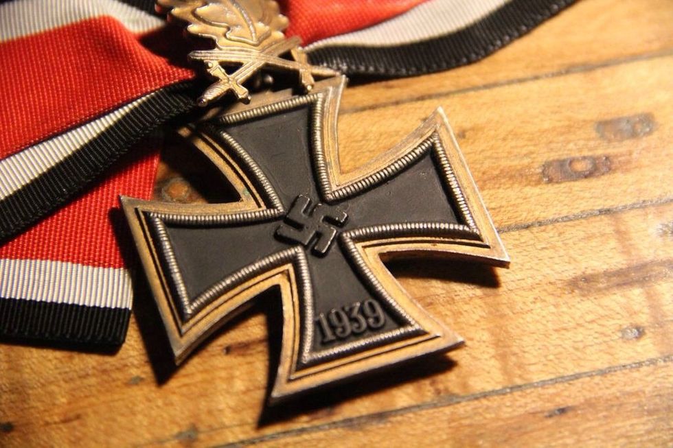 How to identify real iron crosses B+C Guides