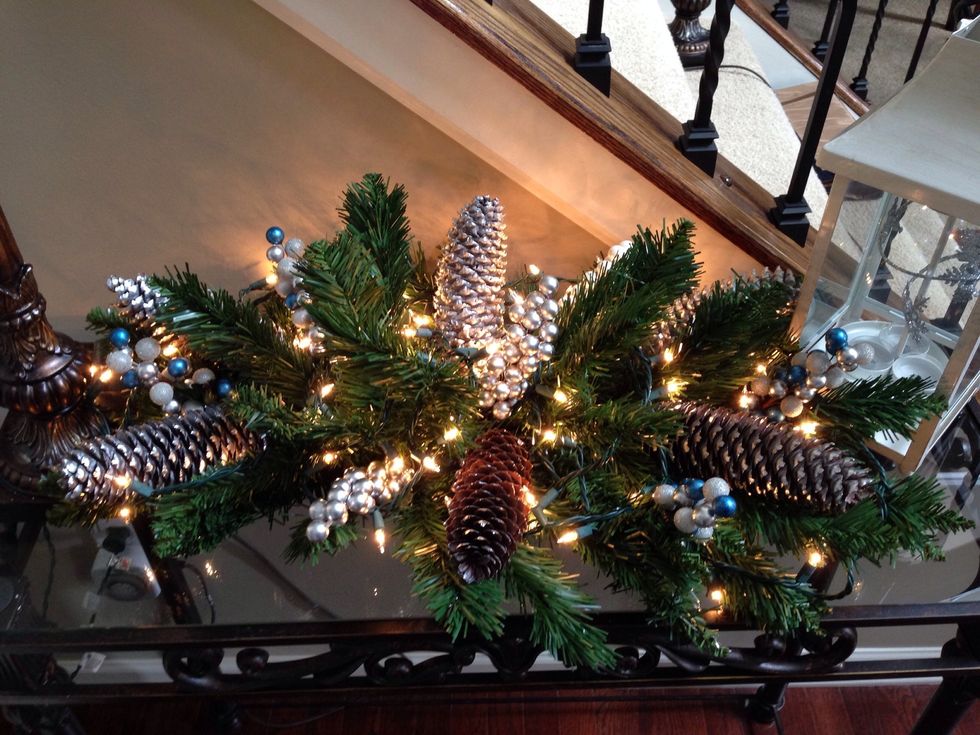 How to create christmas sprays using old christmas trees B+C Guides