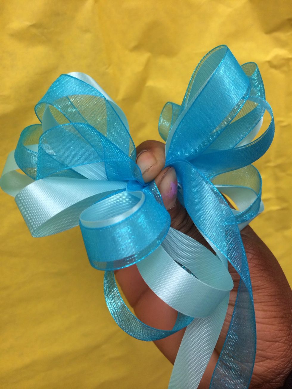 How to make a double ribbon bow - B+C Guides