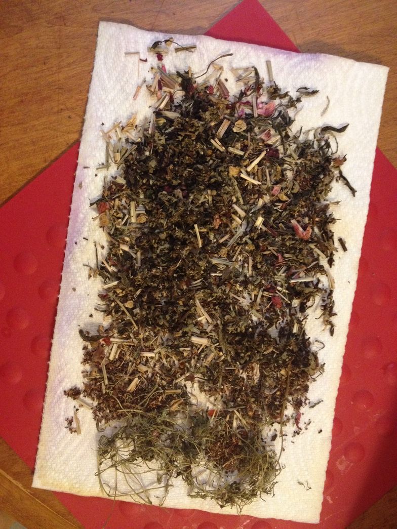 How To Reduce Odors With Used Tea Leaves B C Guides