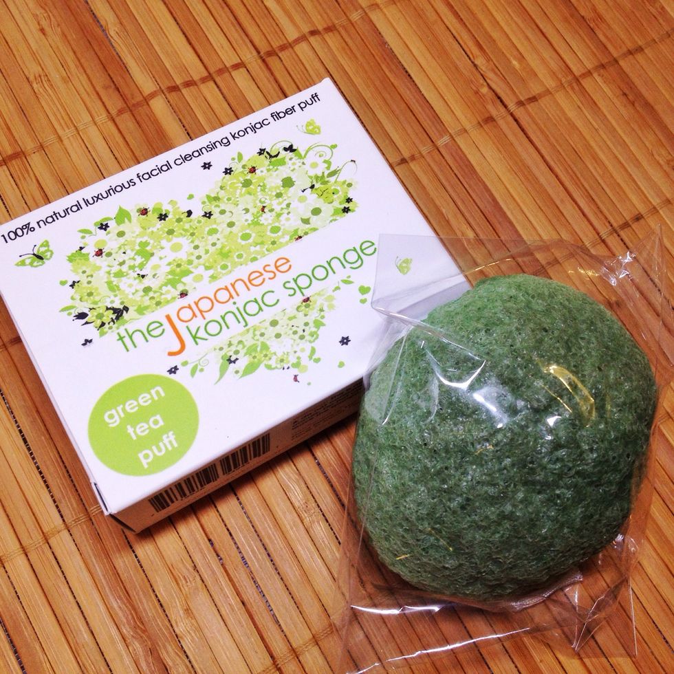 How to cleanse your face using the japanese konjac sponge B+C Guides