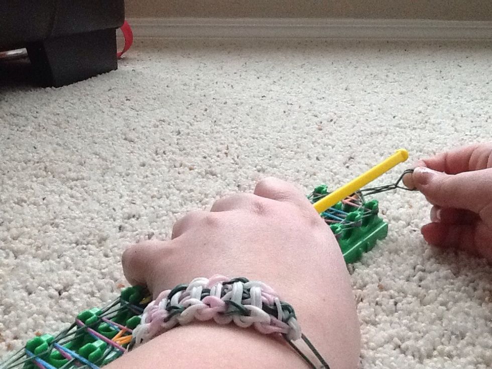 How to create a rubber band ladder bracelet B+C Guides