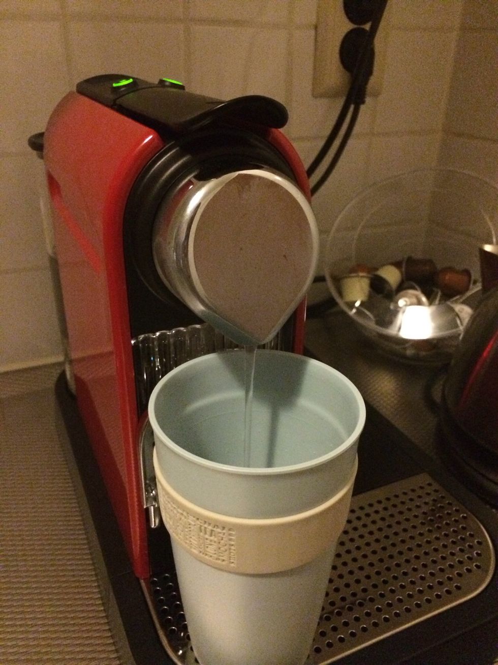 How to make café latte using your nespresso citiz&milk B+C Guides