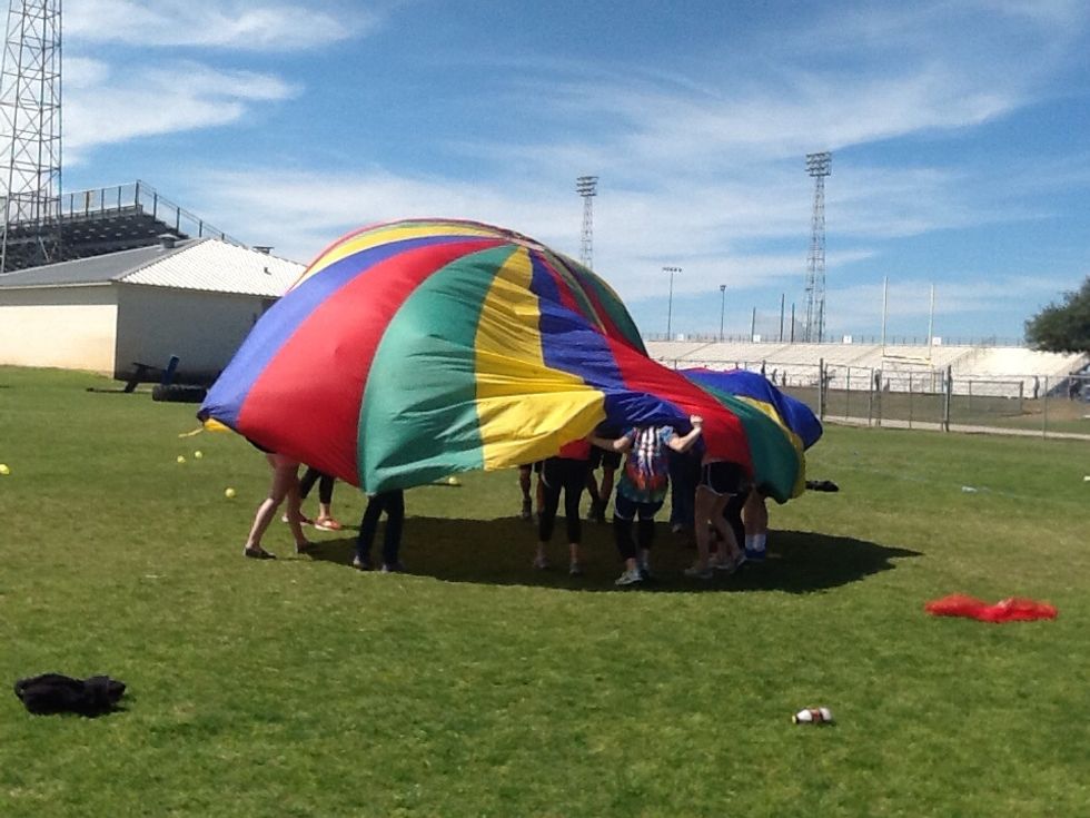 How to play with a parachute B+C Guides