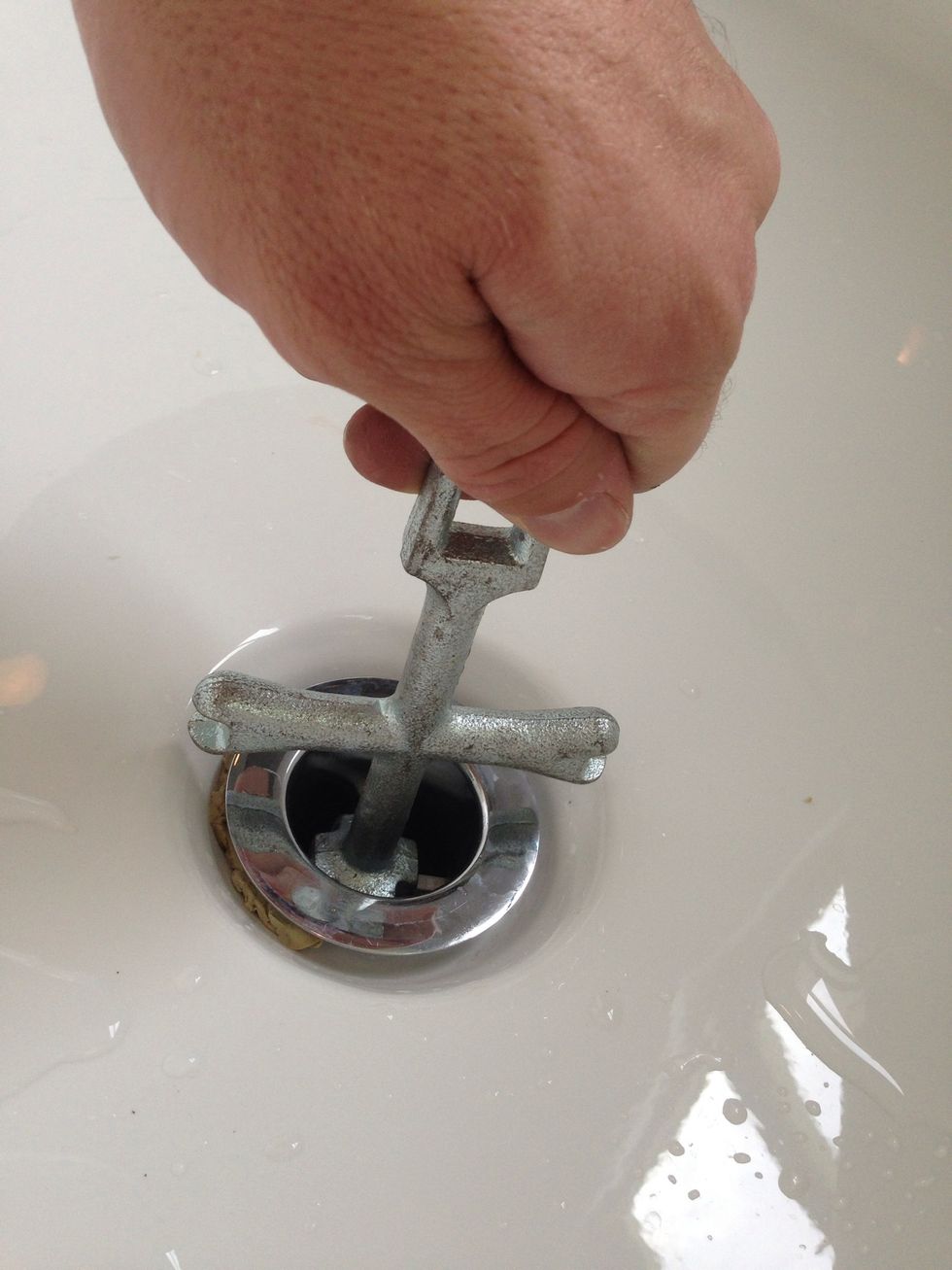 How to replace a tub drain B+C Guides