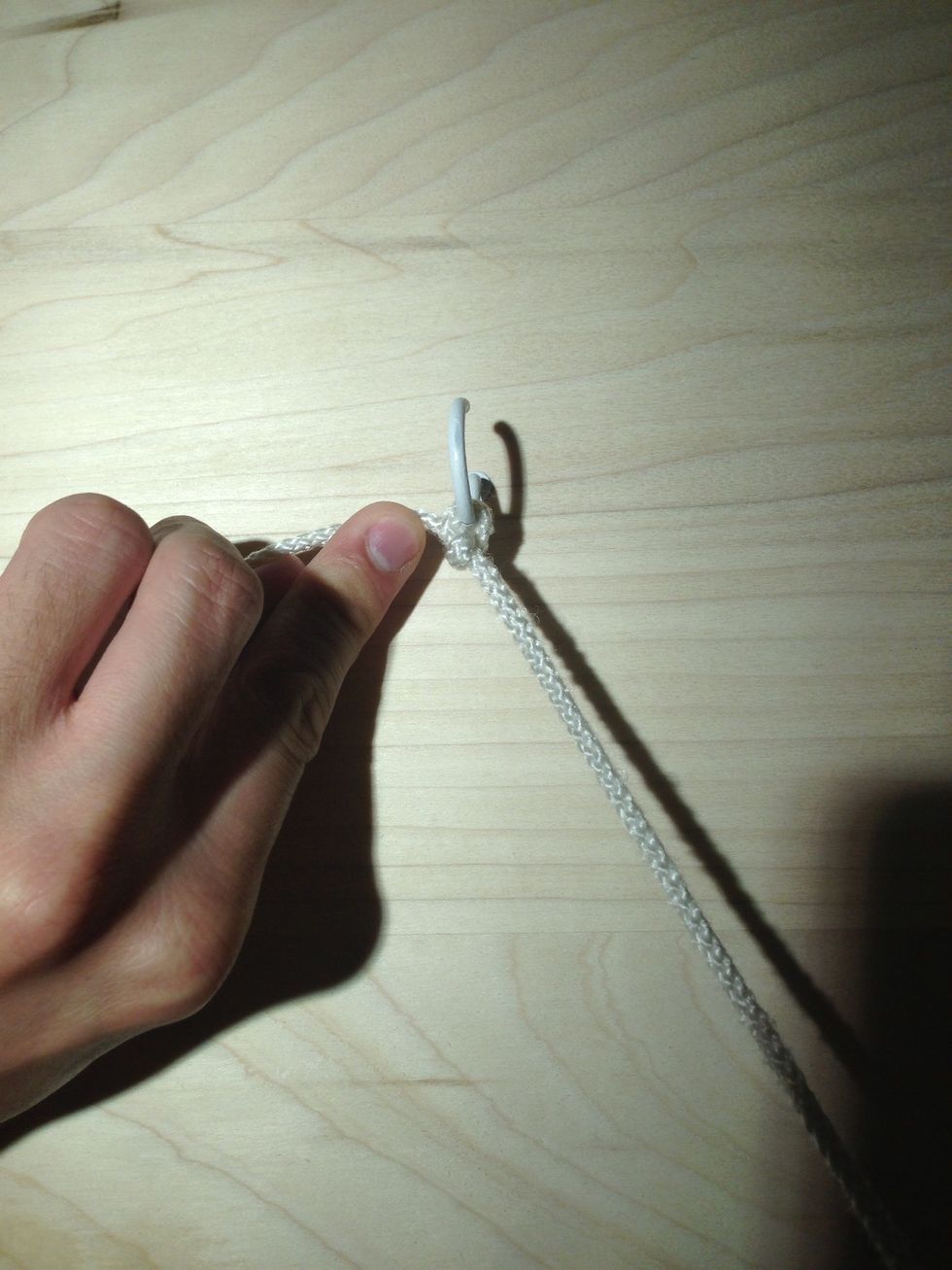 How to perform a one hand tie - B+C Guides