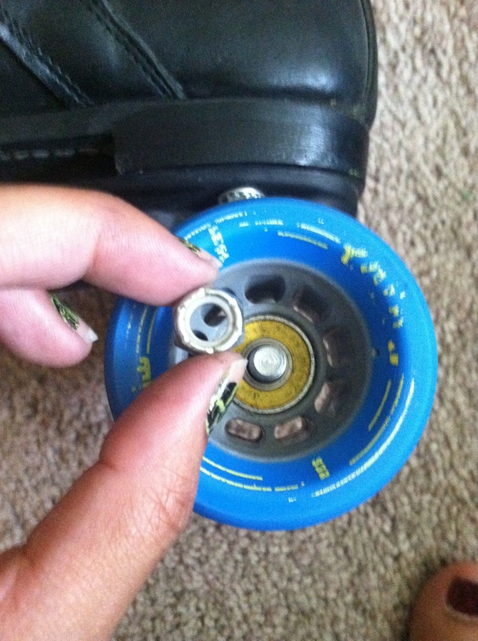 How to change/swap the wheels on your roller skates B+C Guides