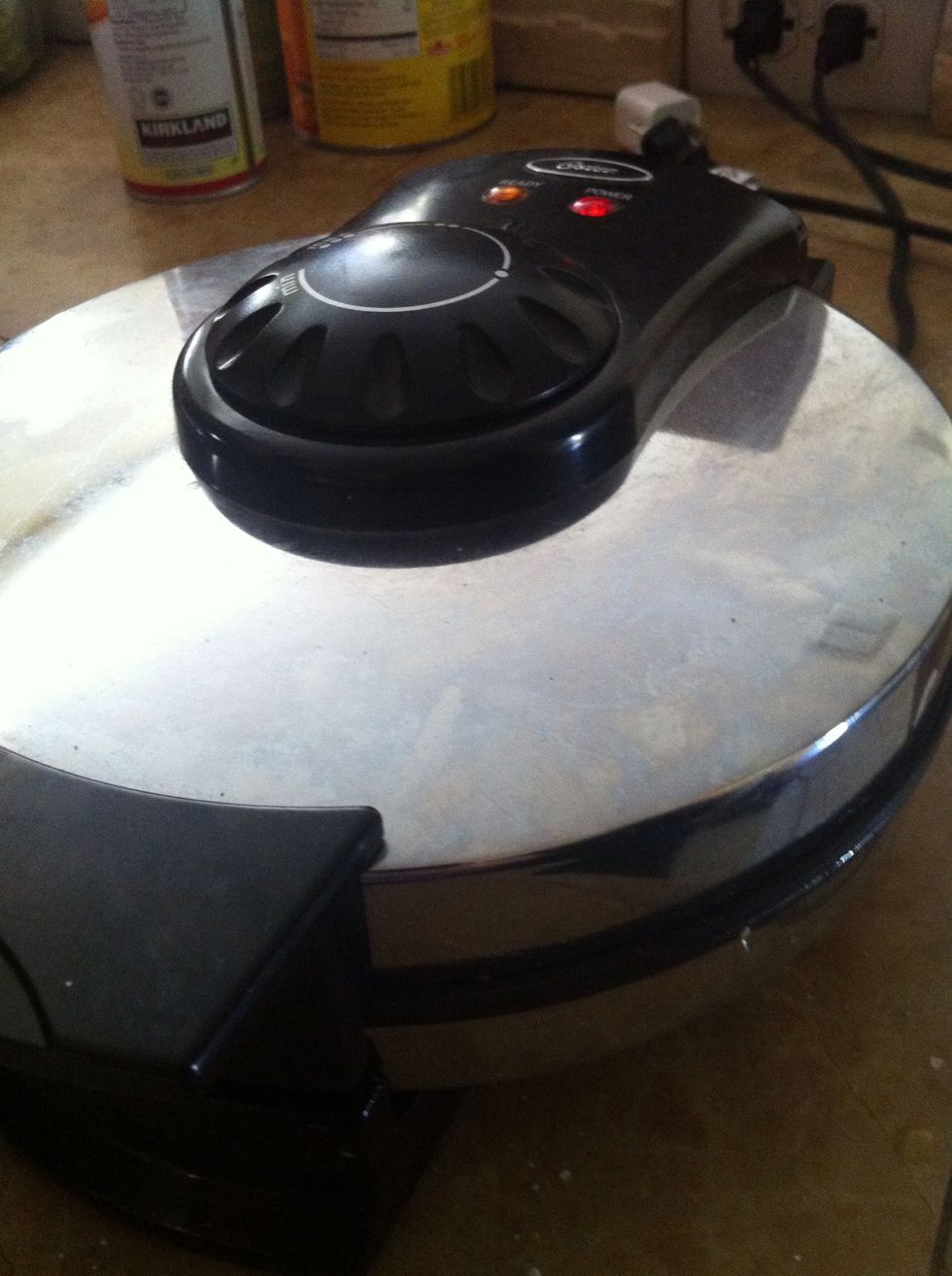 How to make scrambled eggs with a waffle maker B+C Guides