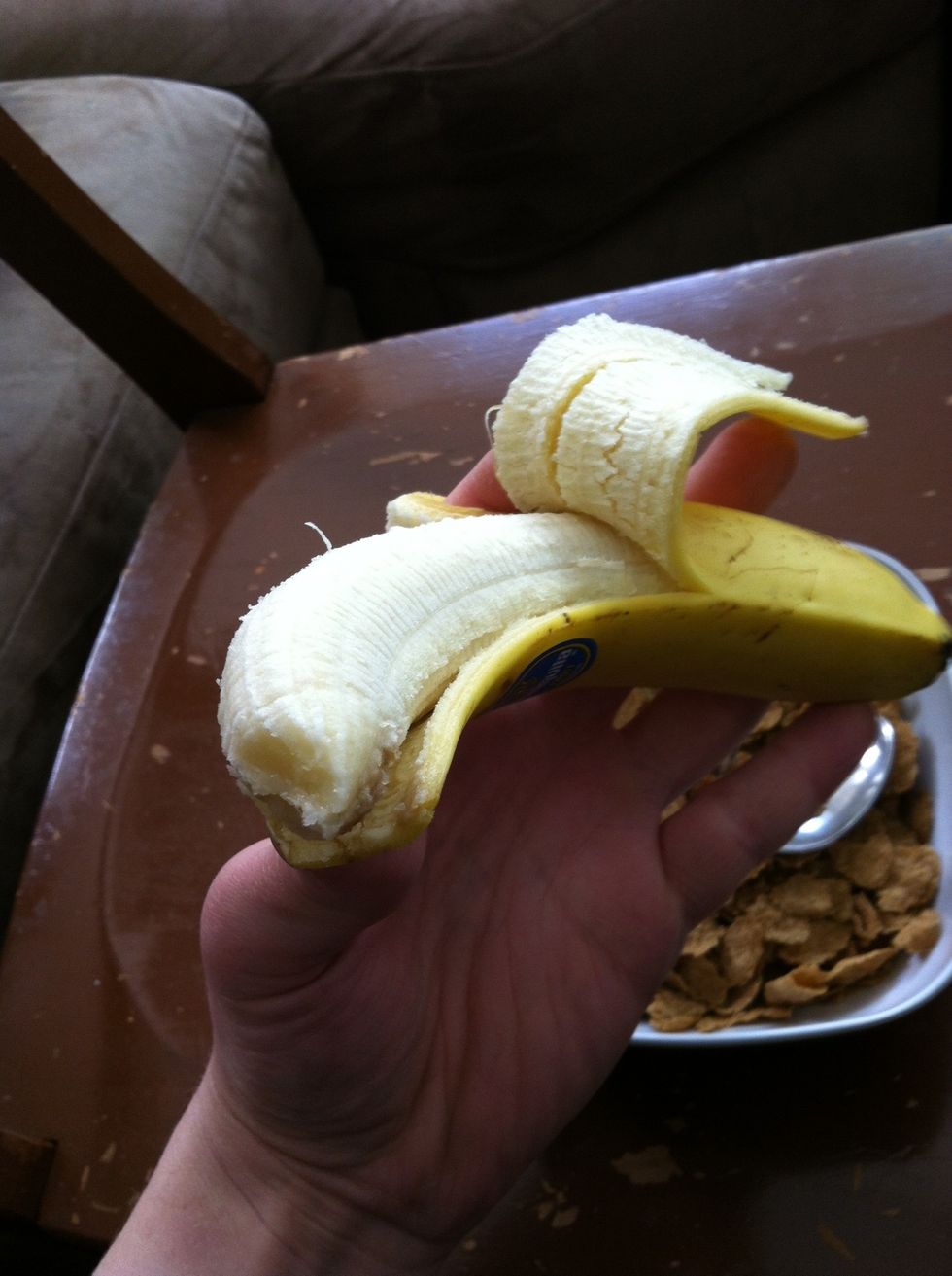 How to cut a banana so you don't get sticky fingers - B+C Guides