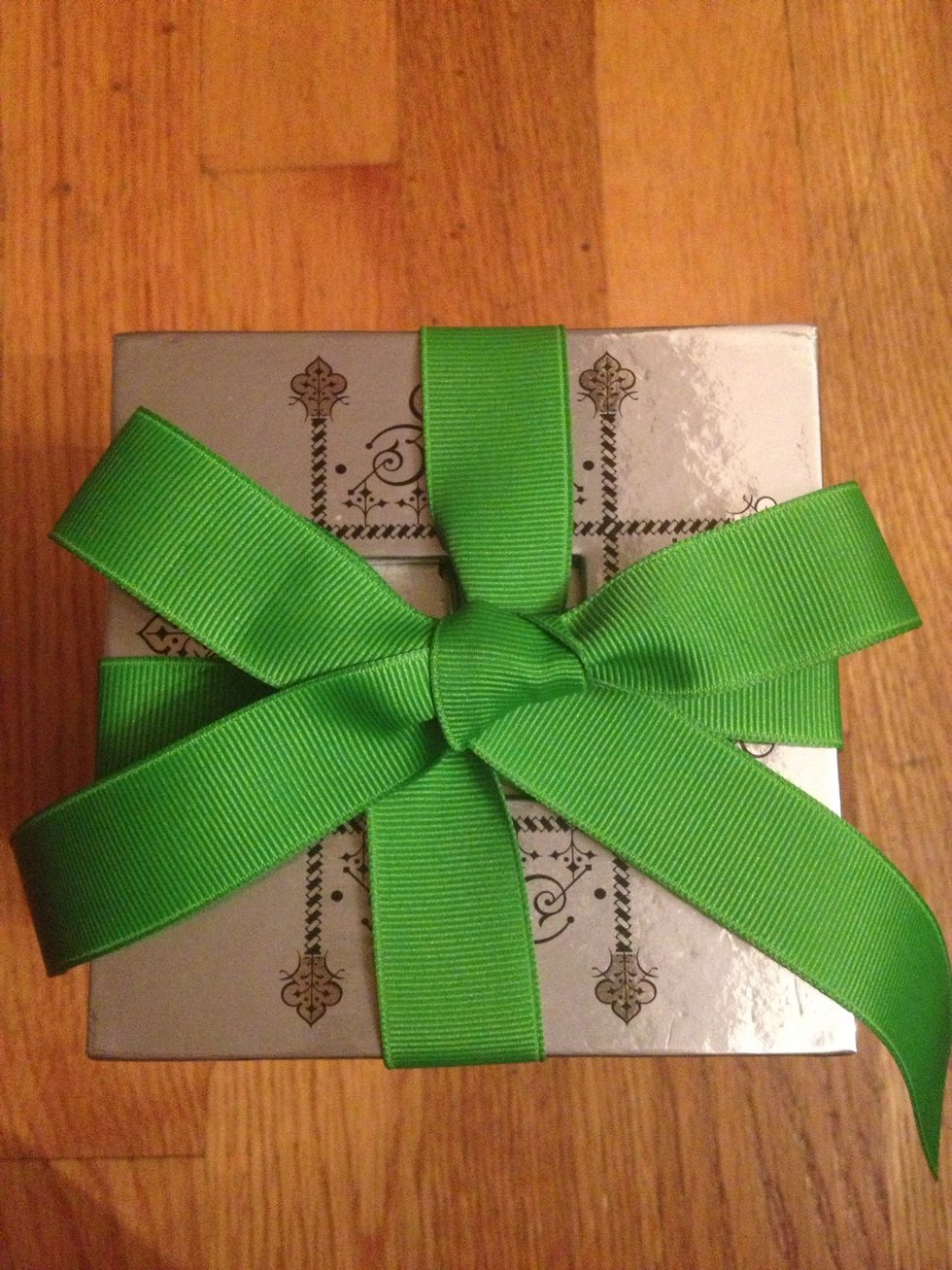 how to ribbon tie a gift