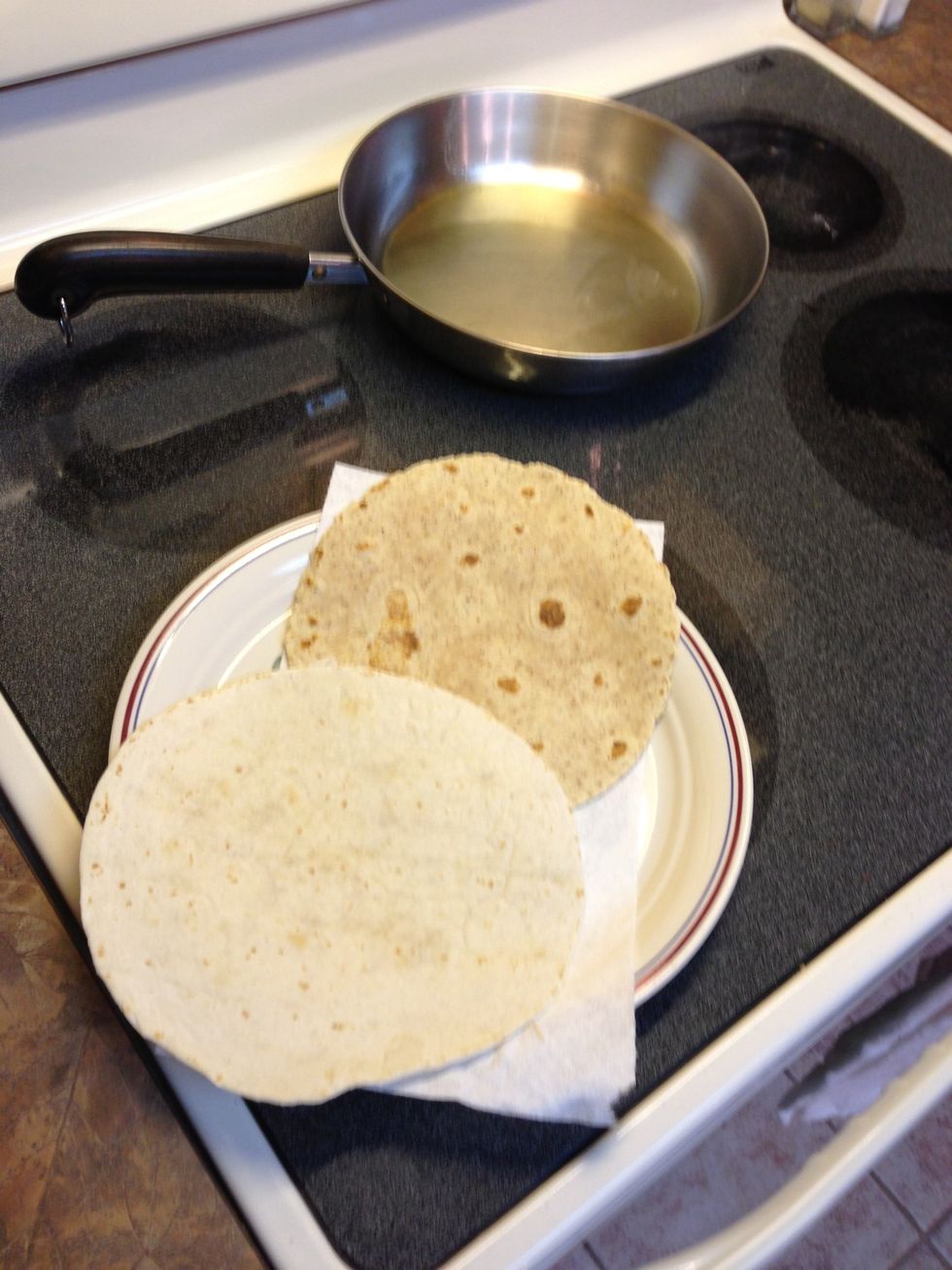 How to make crispy fresh tacos using flour tortillas - B+C Guides