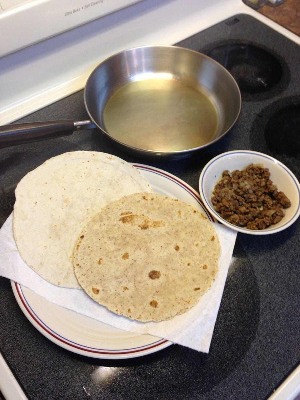 How to make crispy fresh tacos using flour tortillas - B+C Guides