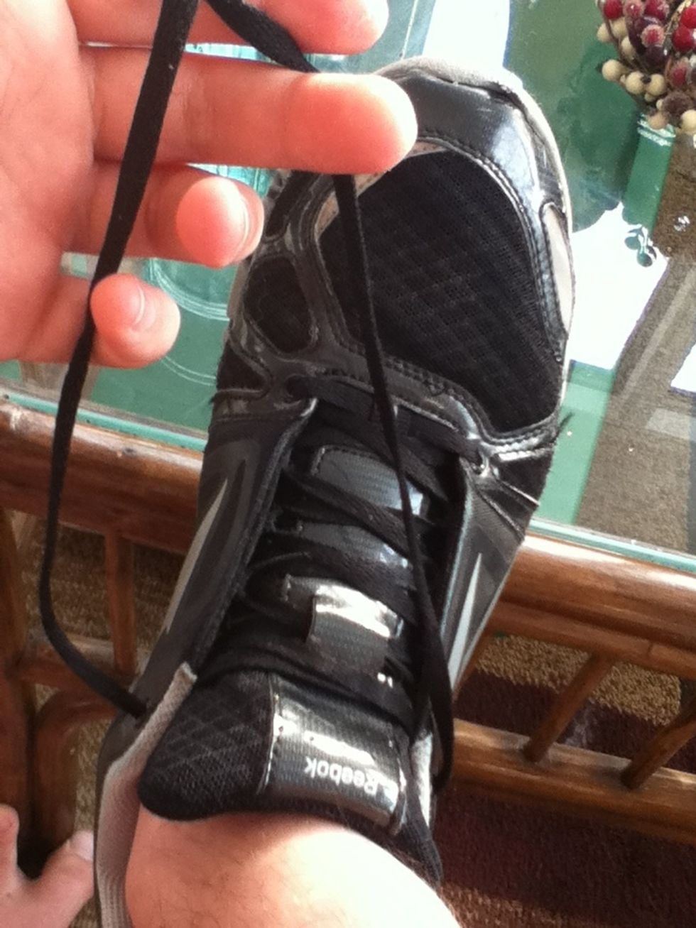 How to tie a shoe in 1 second B+C Guides