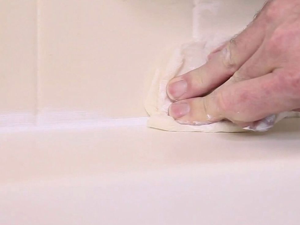 replace caulk in bathtub