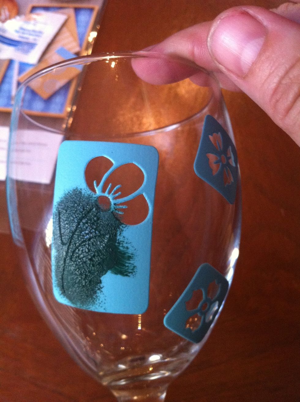 How to paint wine glasses B+C Guides