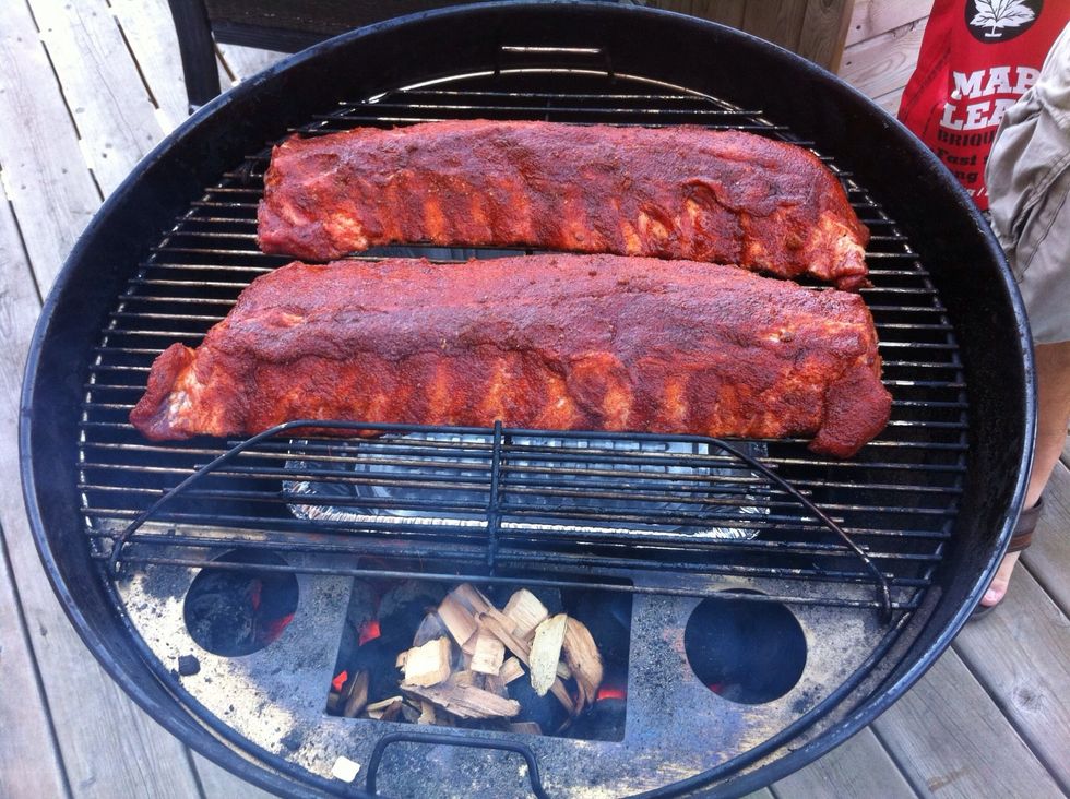How to smoke baby back ribs on a weber kettle grill B+C