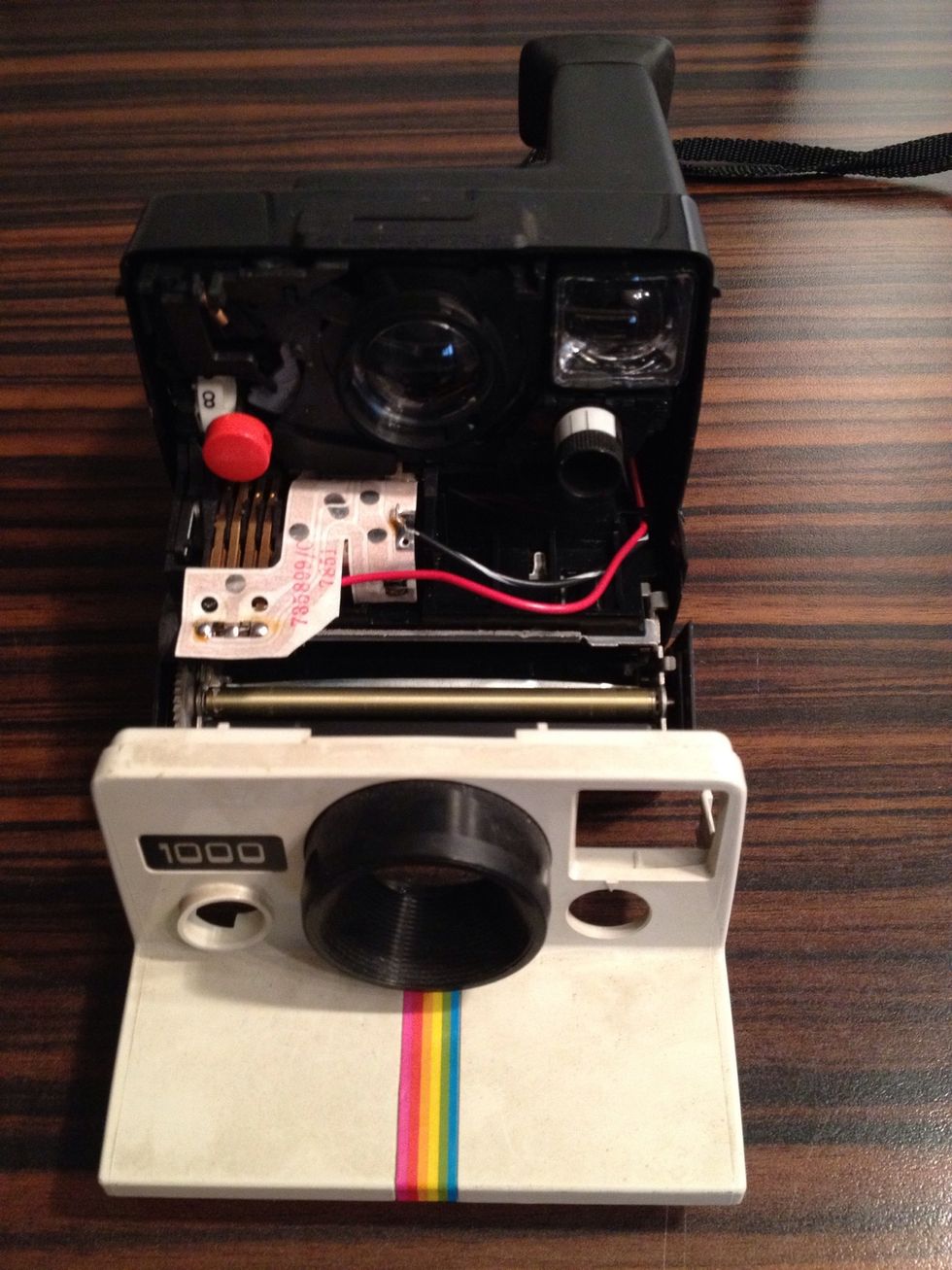 How to open a polaroid 1000 B+C Guides