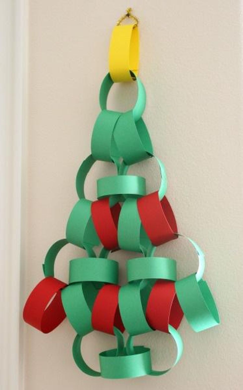 How to make a paper chain christmas tree - B+C Guides