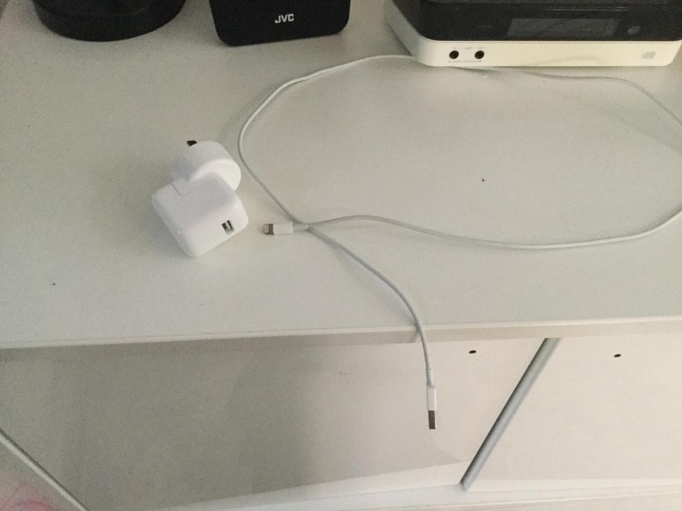 How to charge an ipad B+C Guides