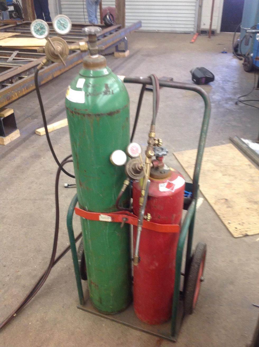 How to use a oxygen acetylene cutting torch B+C Guides