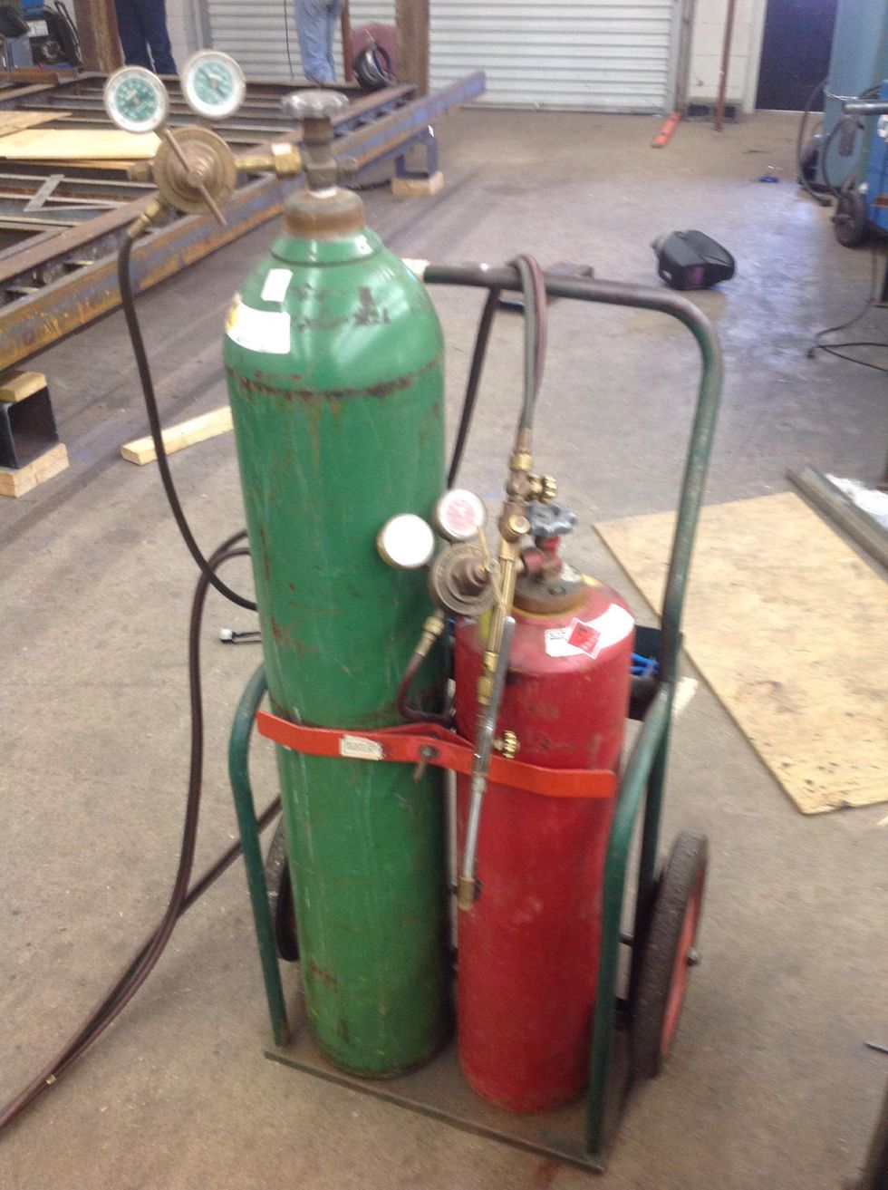 How to use a oxygen acetylene cutting torch - B+C Guides