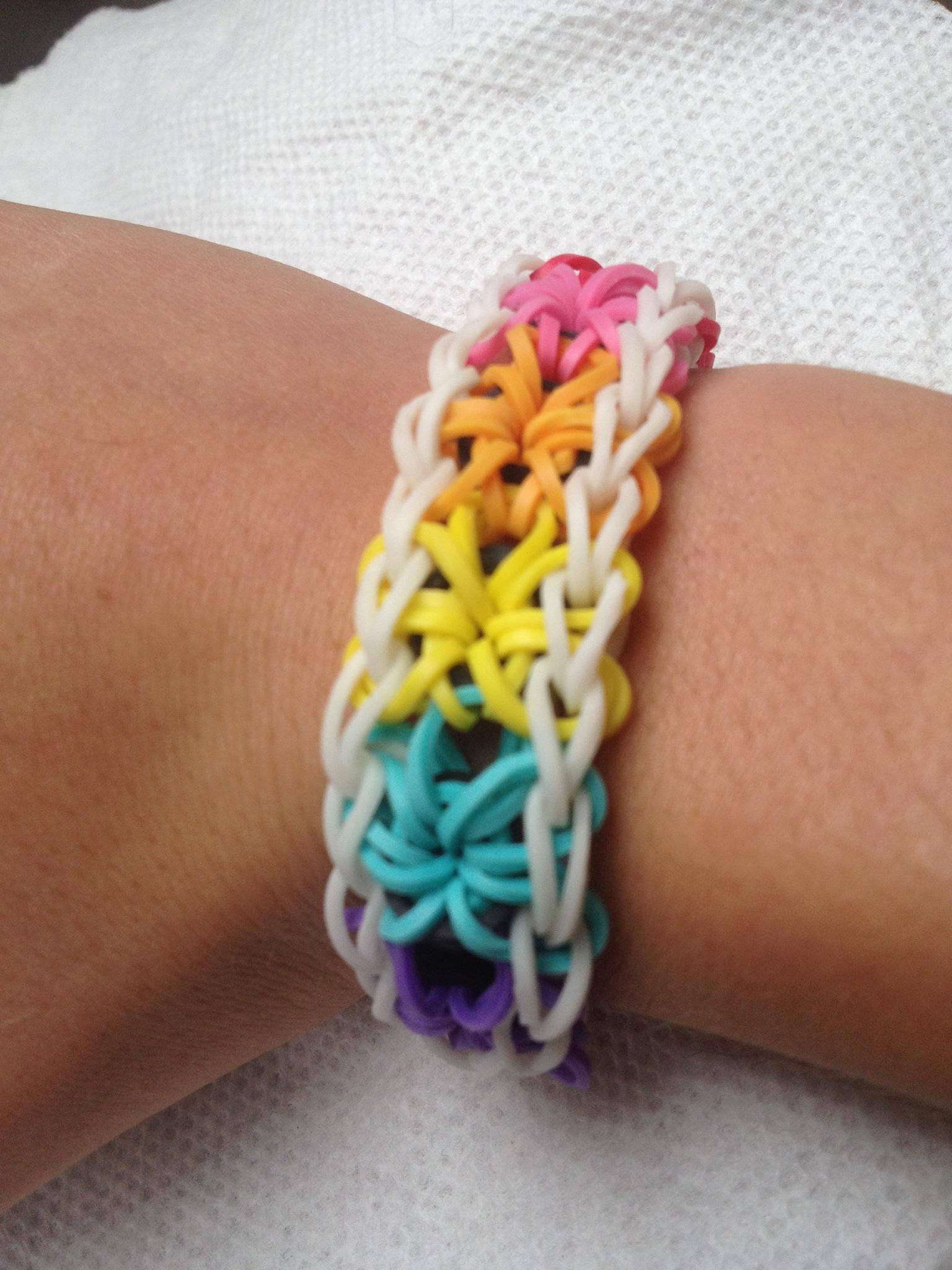 How To Make A Rainbow Loom Starburst Bracelet - B+C Guides